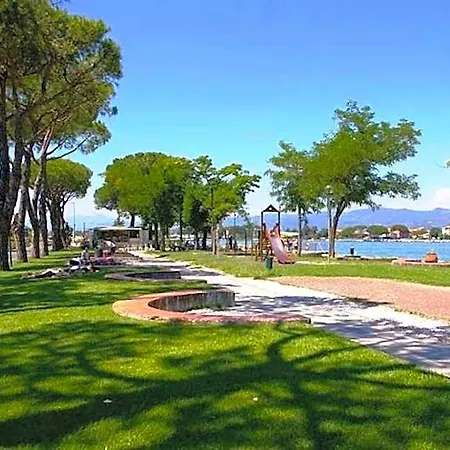 Szálloda With Swimming Pool In Luni Mare Ortonovo
