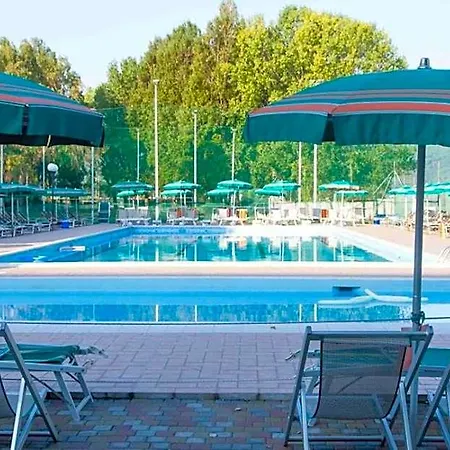 With Swimming Pool In Luni Mare Szálloda