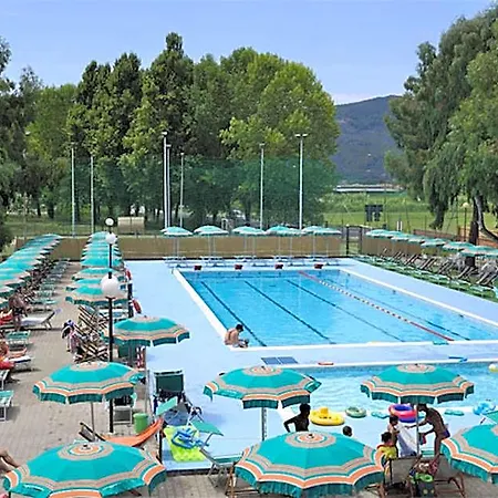 Szálloda With Swimming Pool In Luni Mare Ortonovo